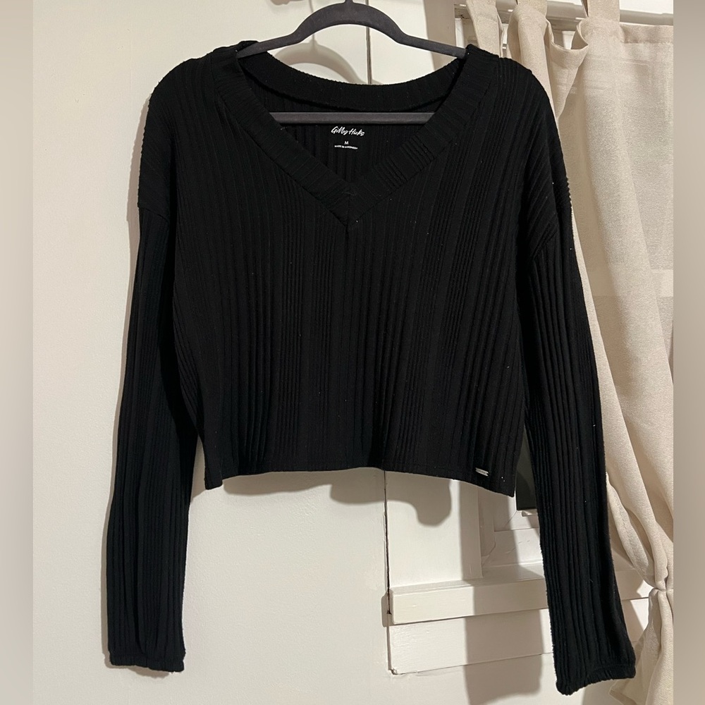 Cropped Long Sleeve Black Top